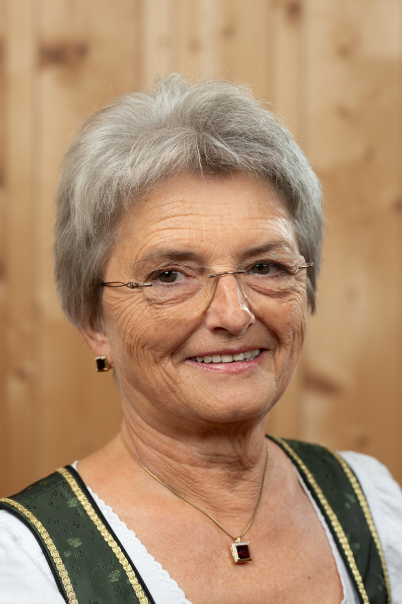 Josefine Eschlböck Bauer - Goldhaubengruppe Buchkirchen